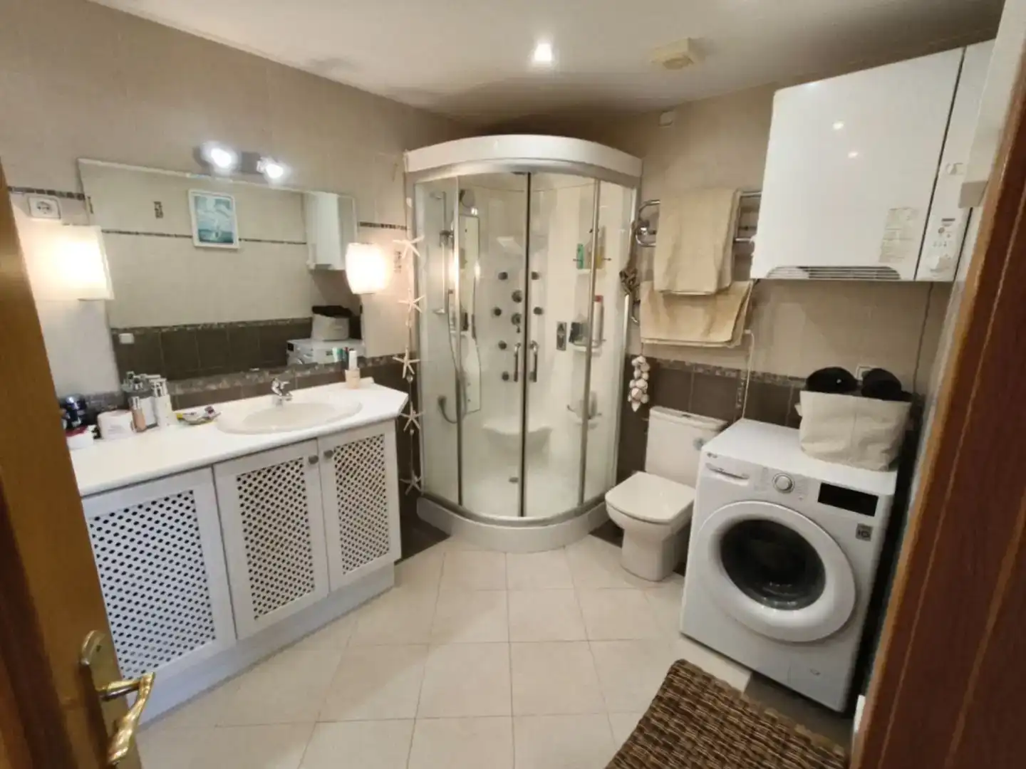 Badezimmer von Wohnung zum Verkauf in Málaga Capital mit Klimaanlage, Schwimmbad und Balkon