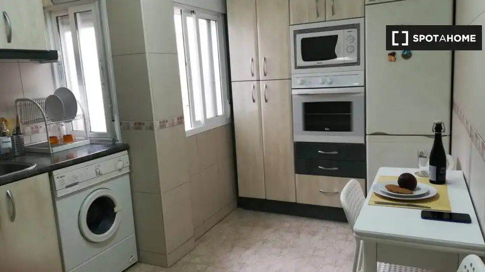 Cocina de Piso de alquiler en Zaragoza con Aire acondicionado, Calefacción y Amueblado
