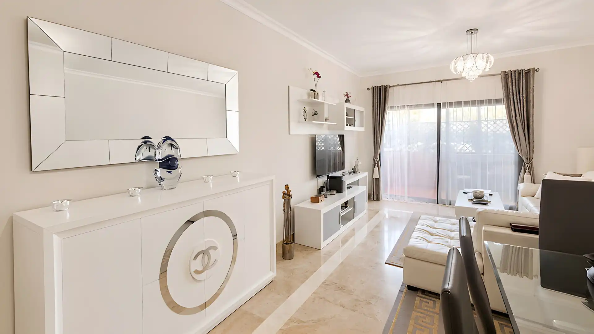 Sala de estar de Planta baja en venta en Marbella con Aire acondicionado, Terraza y Trastero