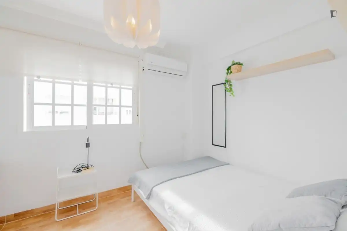 Dormitori de Apartament per a compartir en Jerez de la Frontera amb Moblat, Rentadora i Microones
