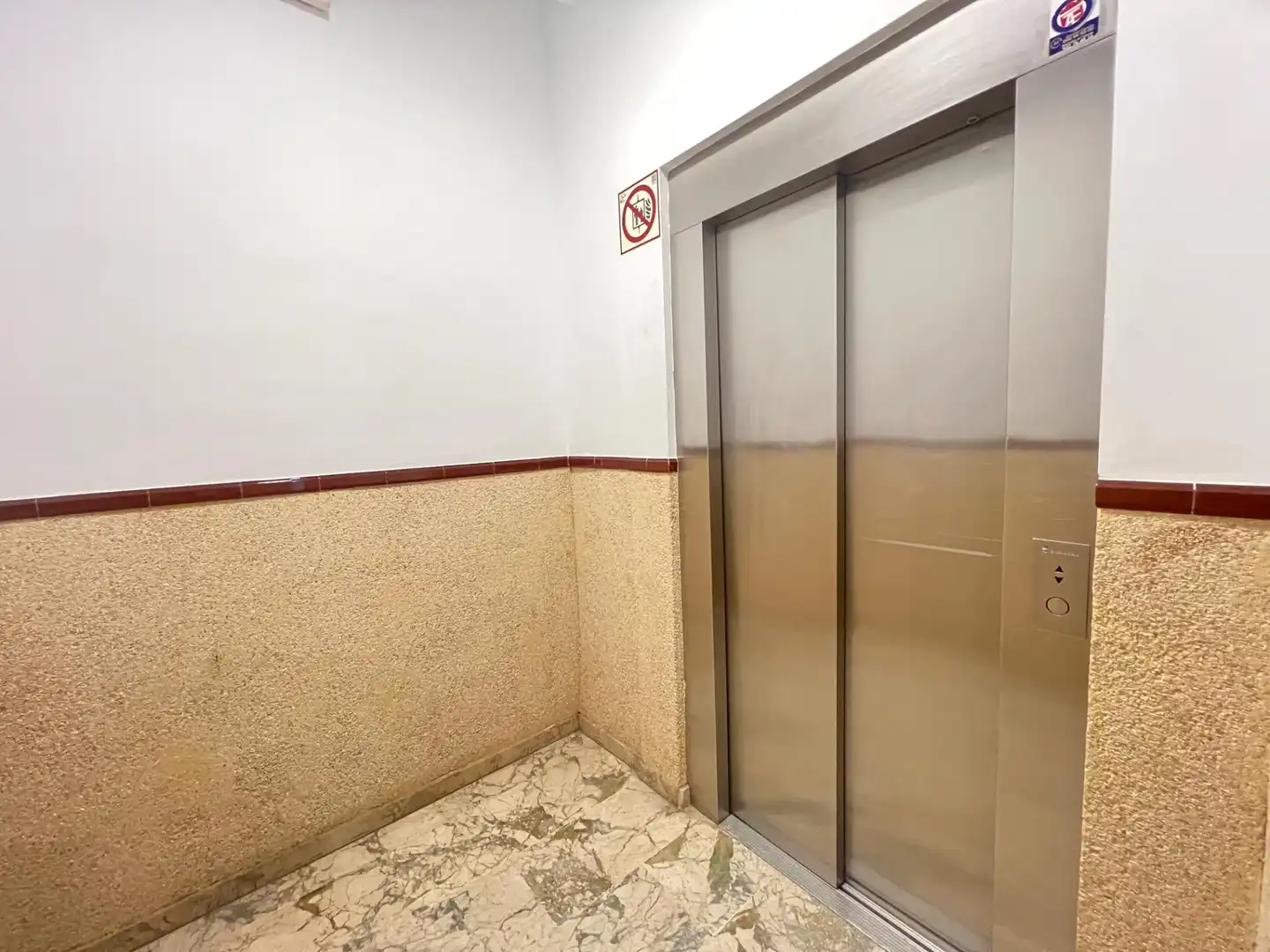 Flat for sale in Estepona  with Air Conditioner and Furnished