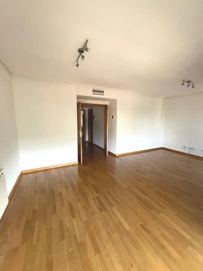 Flat for rent in Madrid  with Air Conditioner, Heating and Private garden