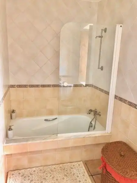 Bany de Casa o xalet en venda en Curtis amb Calefacció, Traster i Piscina