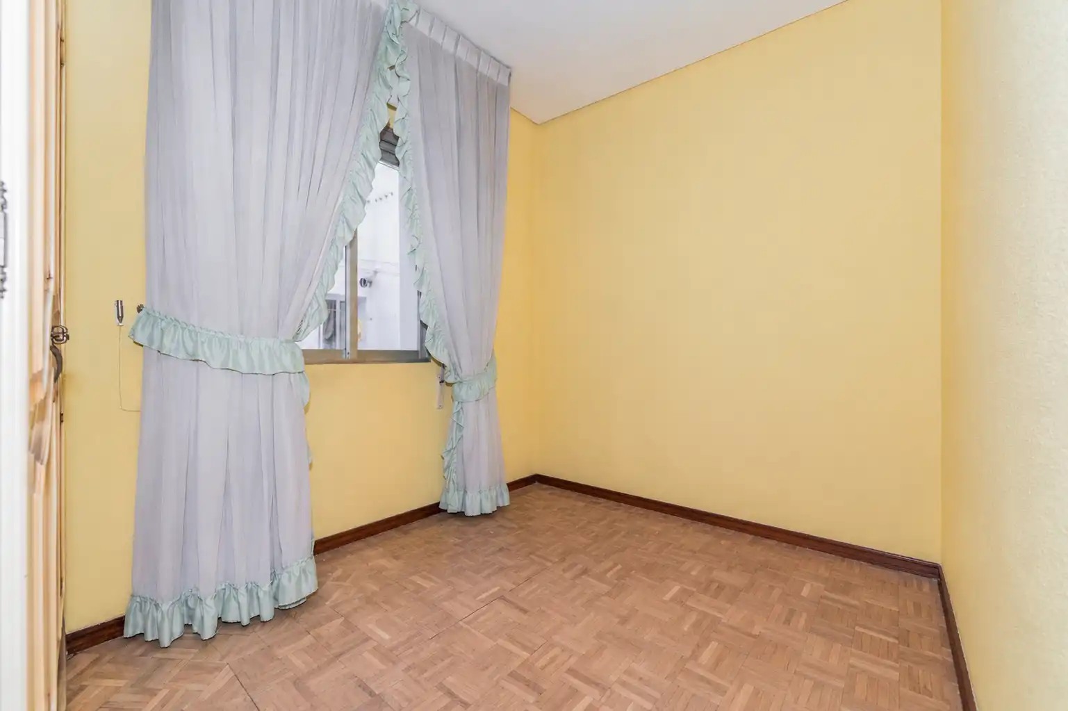 Habitación de Piso en venta en Madrid con Calefacción y Terraza