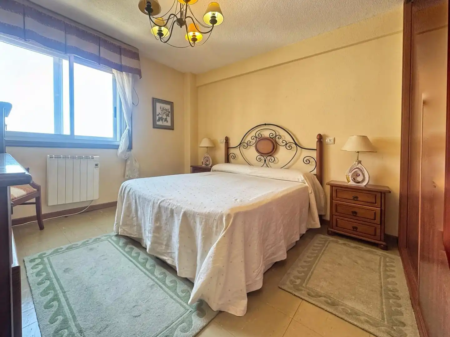 Habitación de Piso en venta en Vigo  con Calefacción, Terraza y Amueblado