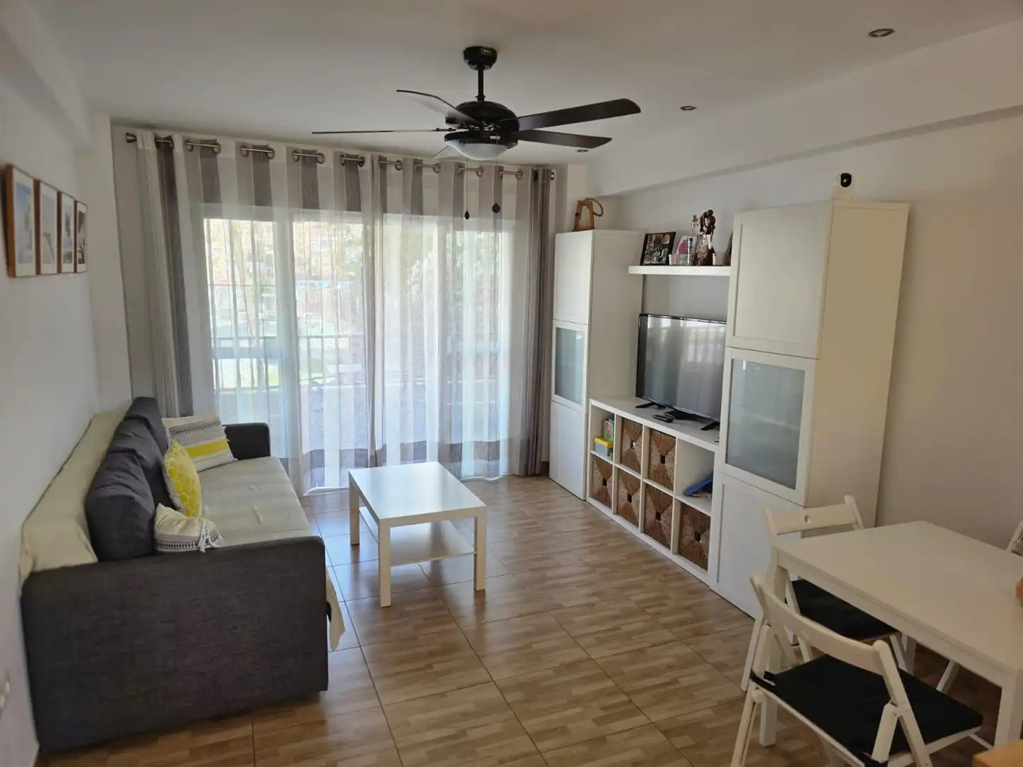 Sala de estar de Piso en venta en Vélez-Málaga con Aire acondicionado y Piscina comunitaria