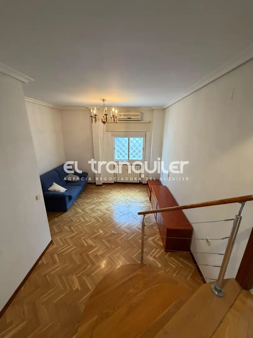 Living room of Flat for rent in Madrid  with Air Conditioner, Parquet flooring and Terrace
