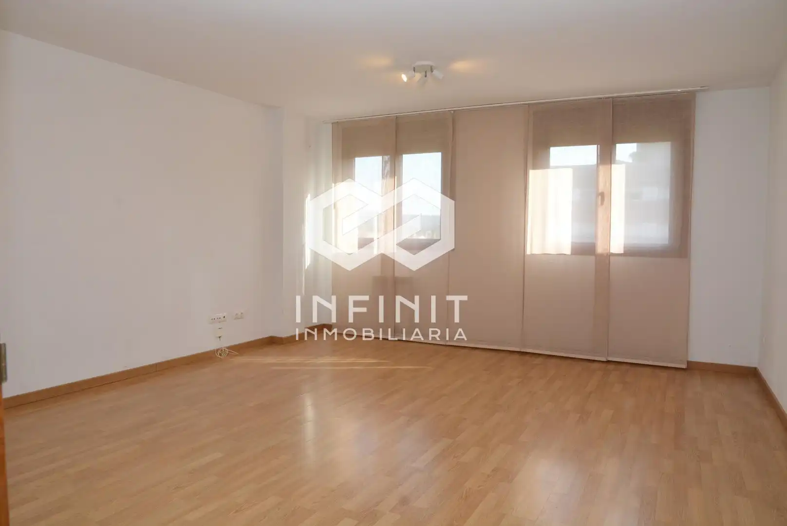 Sala de estar de Piso en venta en Guadalajara con Calefacción, Terraza y Trastero