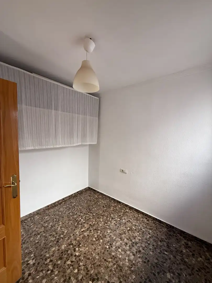 Schlafzimmer von Wohnung zur Miete in Chiva mit Klimaanlage und Terrasse