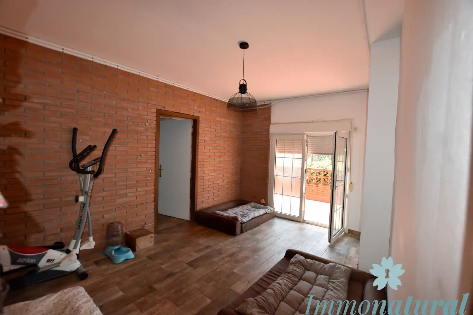 Sala de estar de Casa o chalet en venta en Torrelles de Llobregat con Aire acondicionado, Calefacción y Jardín privado
