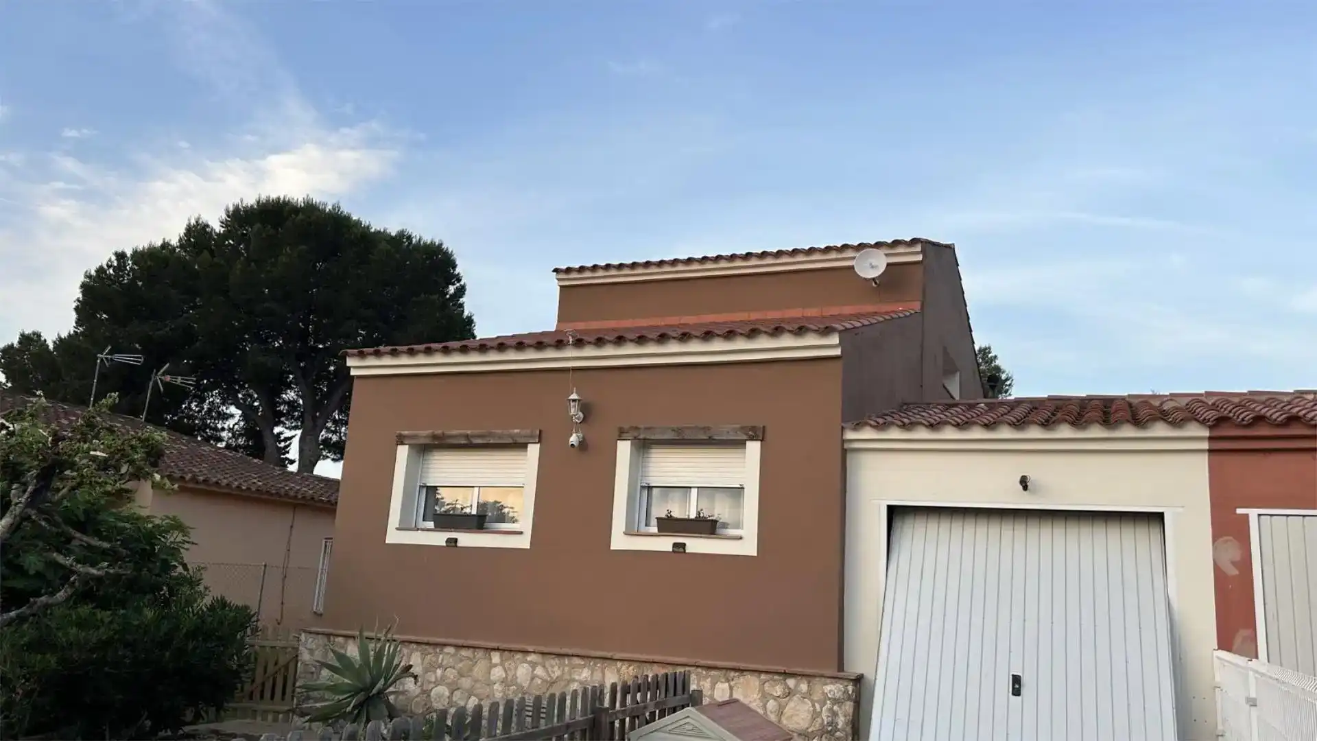 Vista exterior de Casa o xalet en venda en L'Ametlla de Mar  amb Piscina i Balcó