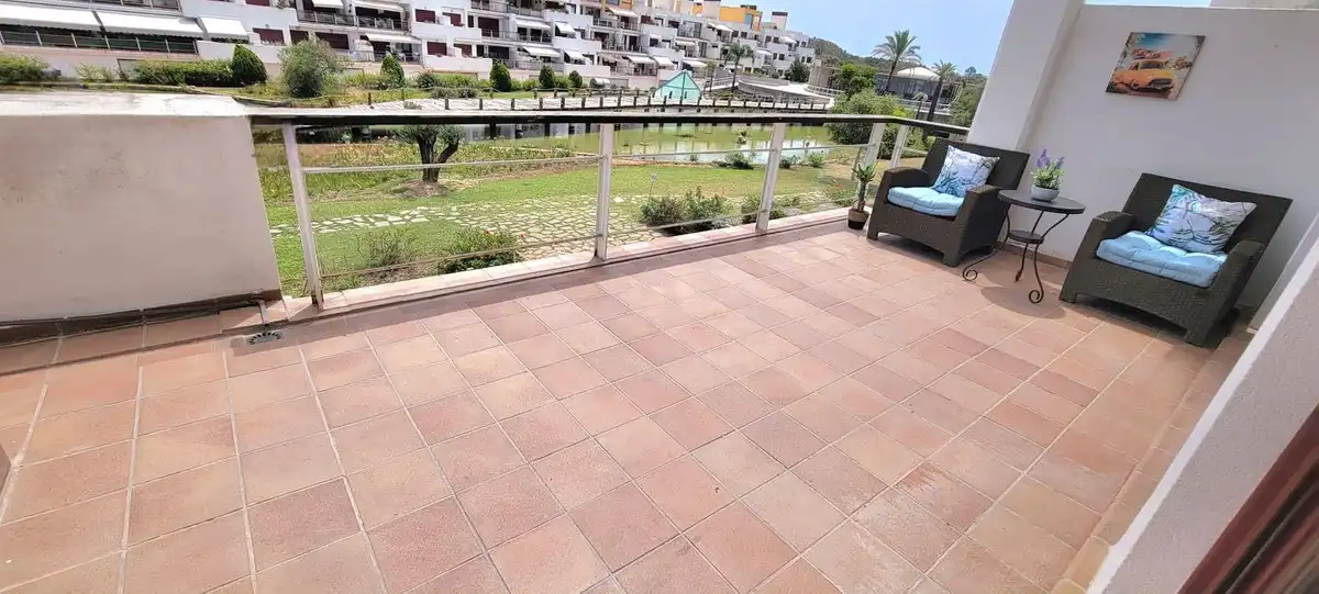 Apartamento con piscina en venta en Los Flamingos