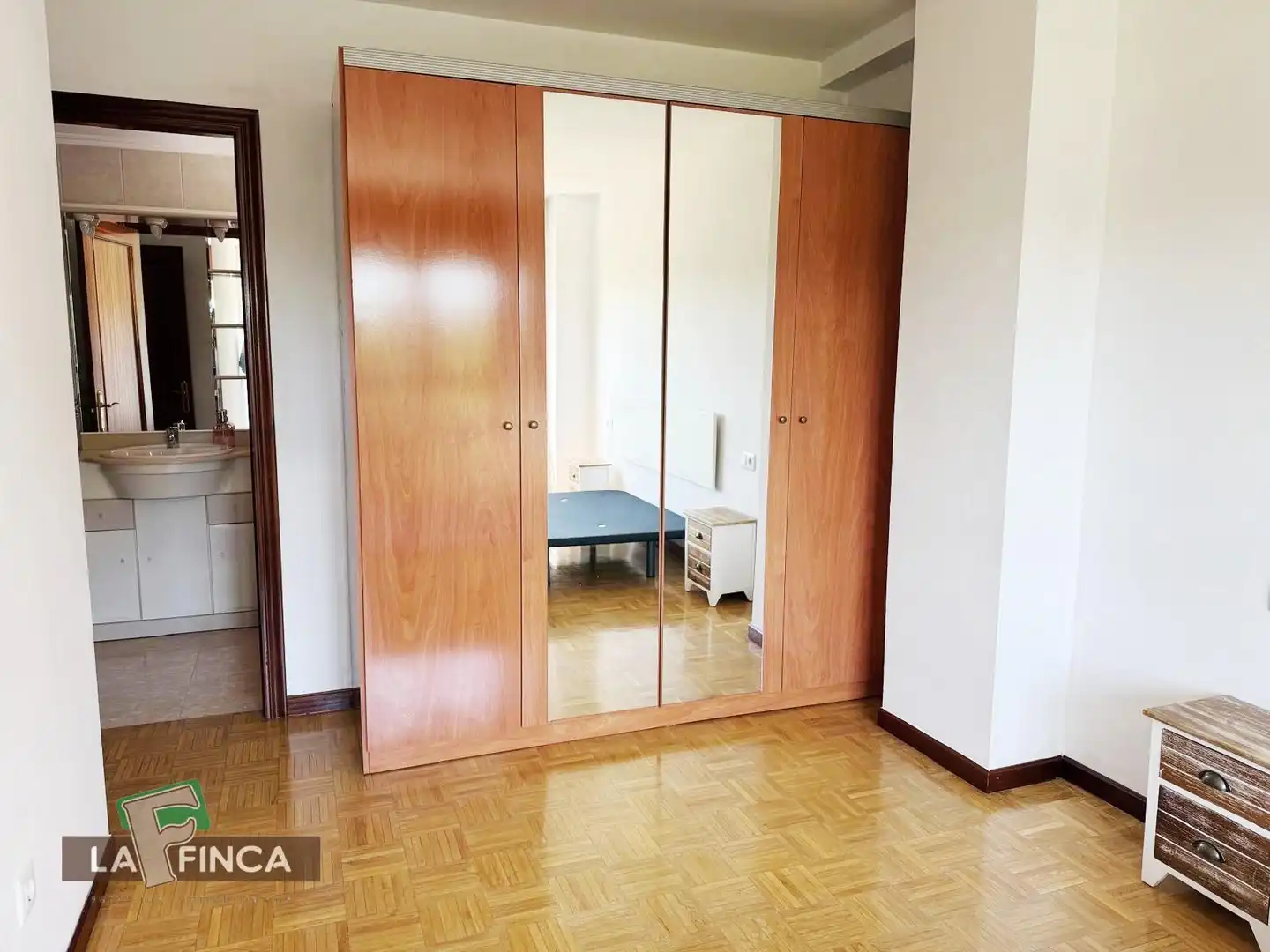 Bedroom of Flat for rent in Oviedo   with Heating, Parquet flooring and Terrace