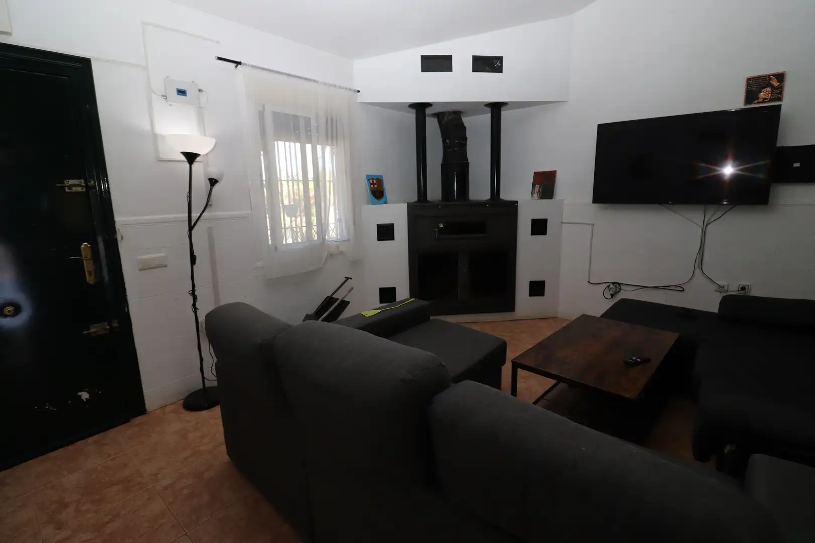 Sala d'estar de Finca rústica en venda en Aljaraque amb Jardí privat, Piscina i Moblat