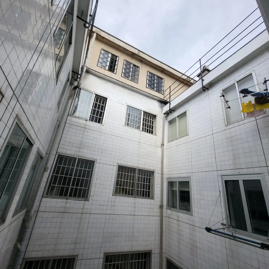 Vista exterior de Oficina en venda en Bilbao  amb Calefacció
