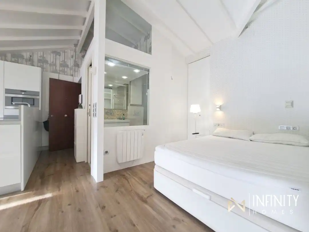 Schlafzimmer von Dachboden zur Miete in Bilbao  mit Heizung, Privatgarten und Terrasse