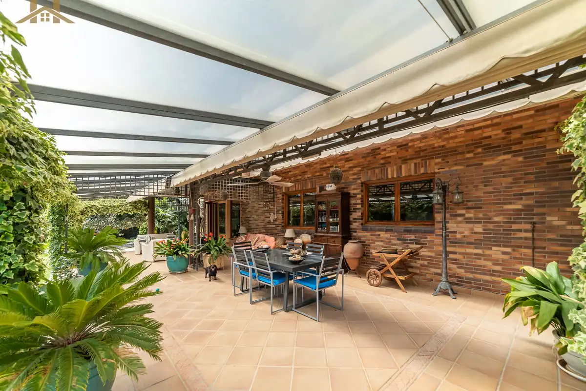 Terrassa de Casa o xalet en venda en Boadilla del Monte amb Calefacció, Jardí privat i Parquet