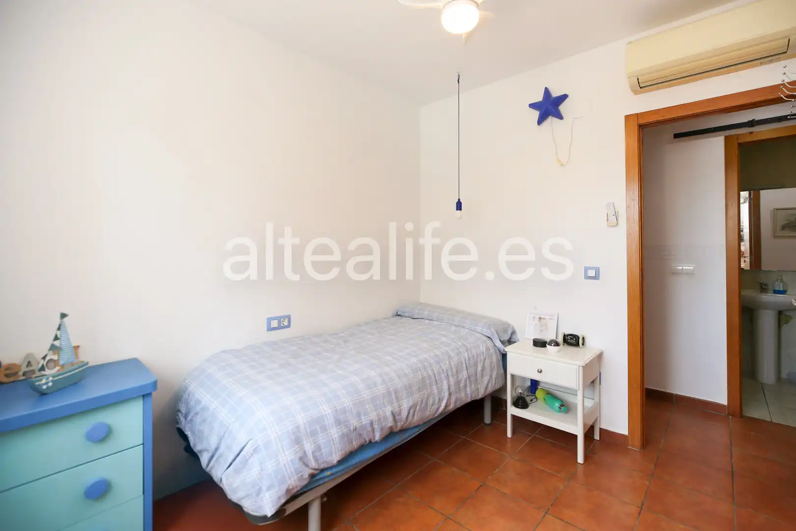 Habitación de Casa adosada en venta en La Nucia con Aire acondicionado, Jardín privado y Terraza