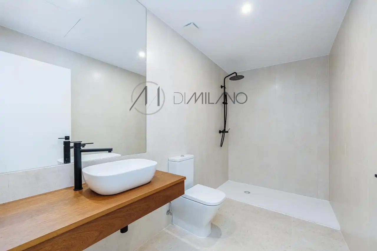 Baño de Ático en venta en Vigo  con Calefacción, Terraza y Piscina