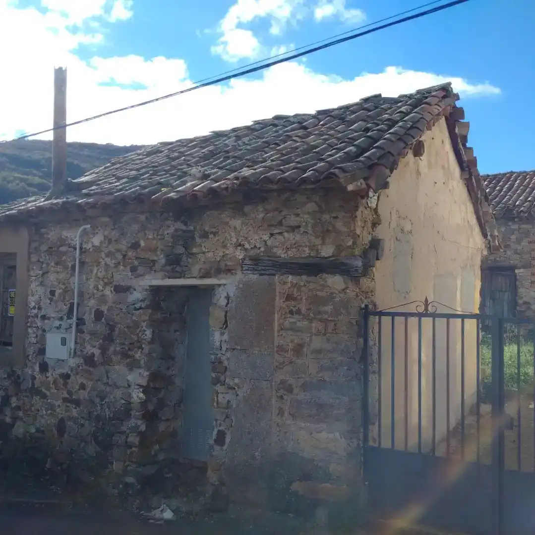 Vista exterior de Casa o xalet en venda en La Pola de Gordón 