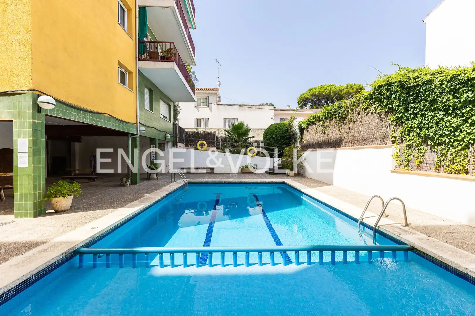 Swimming pool of Flat for sale in Sant Andreu de Llavaneres  with Heating, Parquet flooring and Terrace