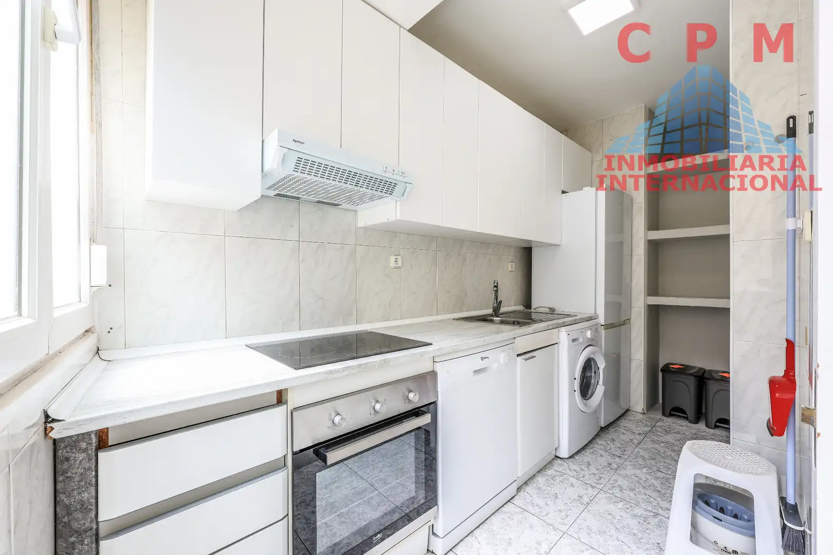 Küche von Wohnung zur Miete in Madrid mit Parkett, Möbliert und Ofen