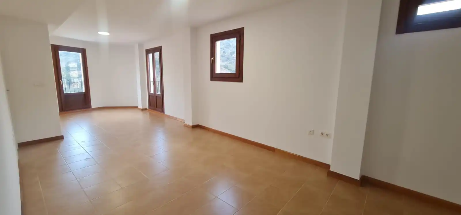 Maisonette zum Verkauf in Chóvar mit Ofen