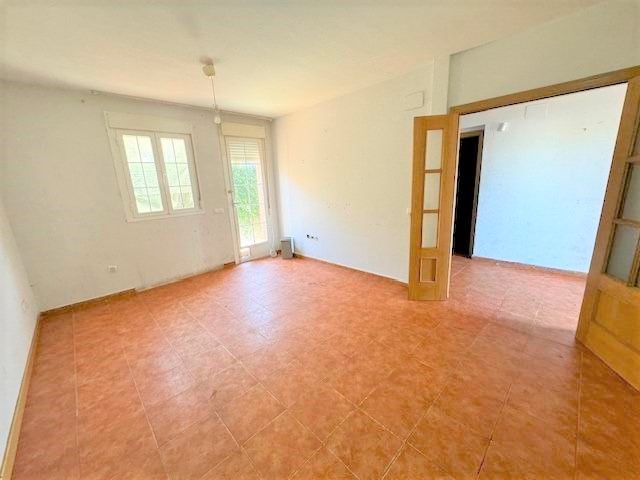 Sala d'estar de Casa adosada en venda en Hormigos amb Jardí privat, Terrassa i Traster