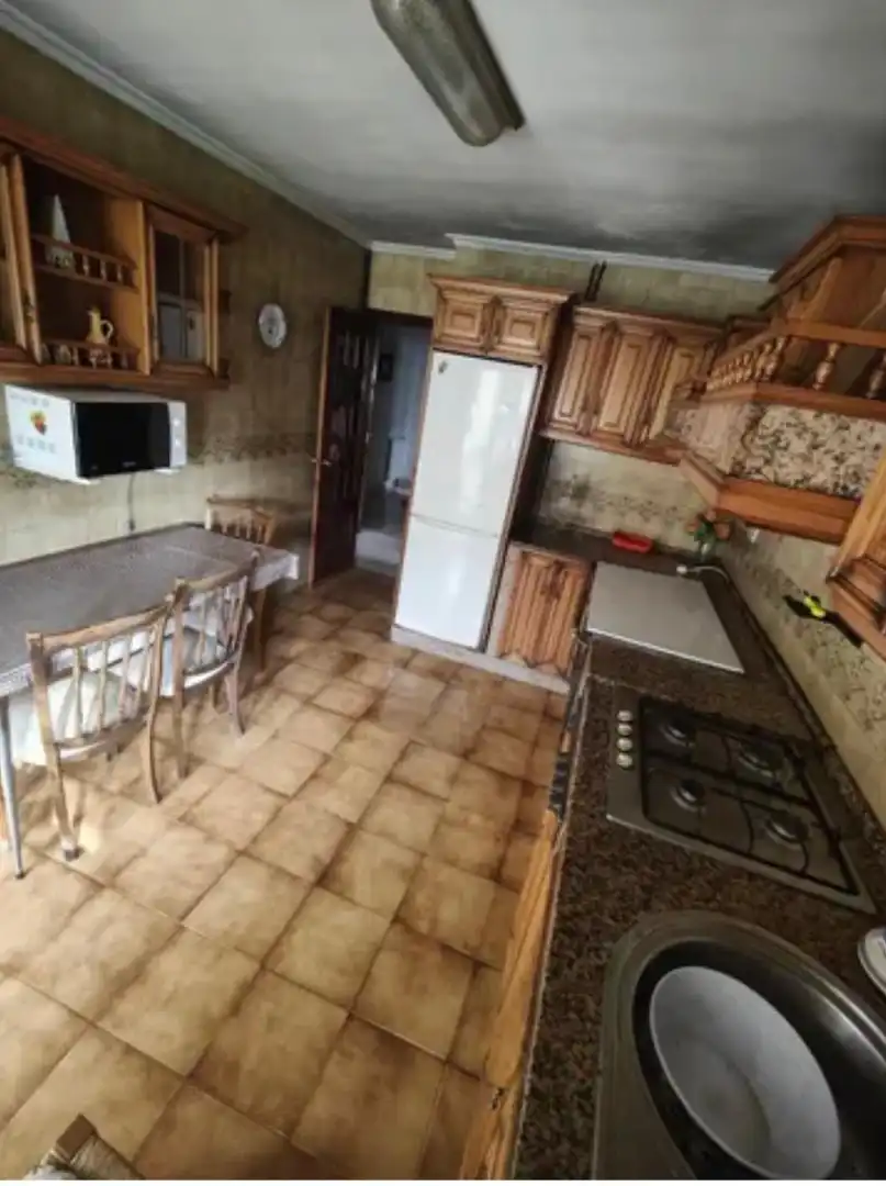 Cuina de Casa o xalet en venda en O Carballiño   amb Calefacció, Jardí privat i Traster