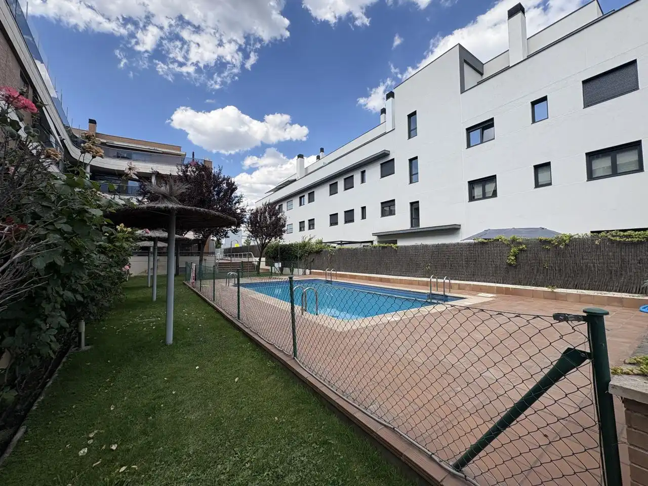 Piscina de Planta baja de alquiler en Las Rozas de Madrid con Aire acondicionado, Calefacción y Terraza