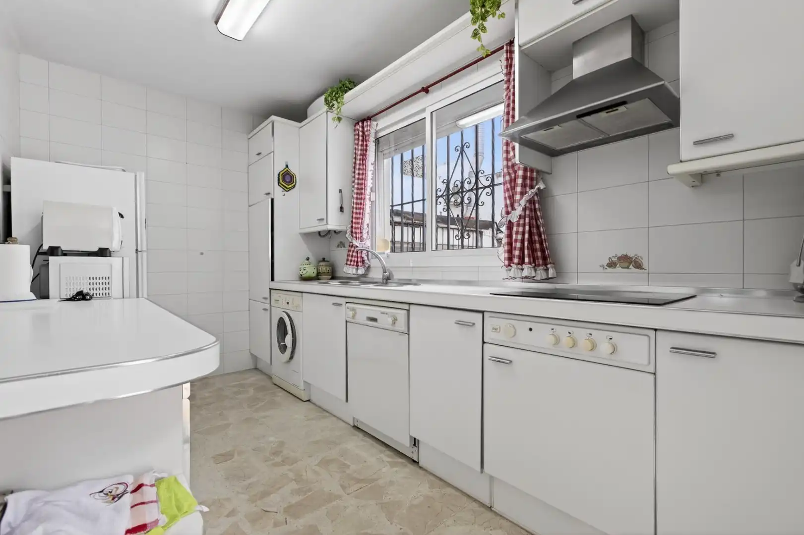 Kitchen of Houses for sale in Sevilla  with Air Conditioner, Terrace and Balcony