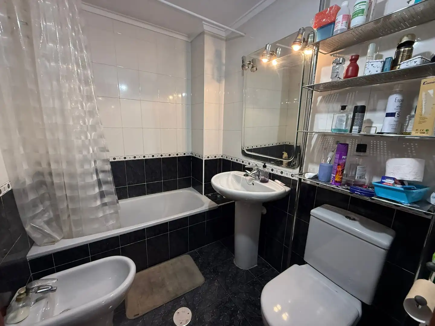 Badezimmer von Wohnung zum Verkauf in Oviedo  mit Heizung, Terrasse und Abstellraum