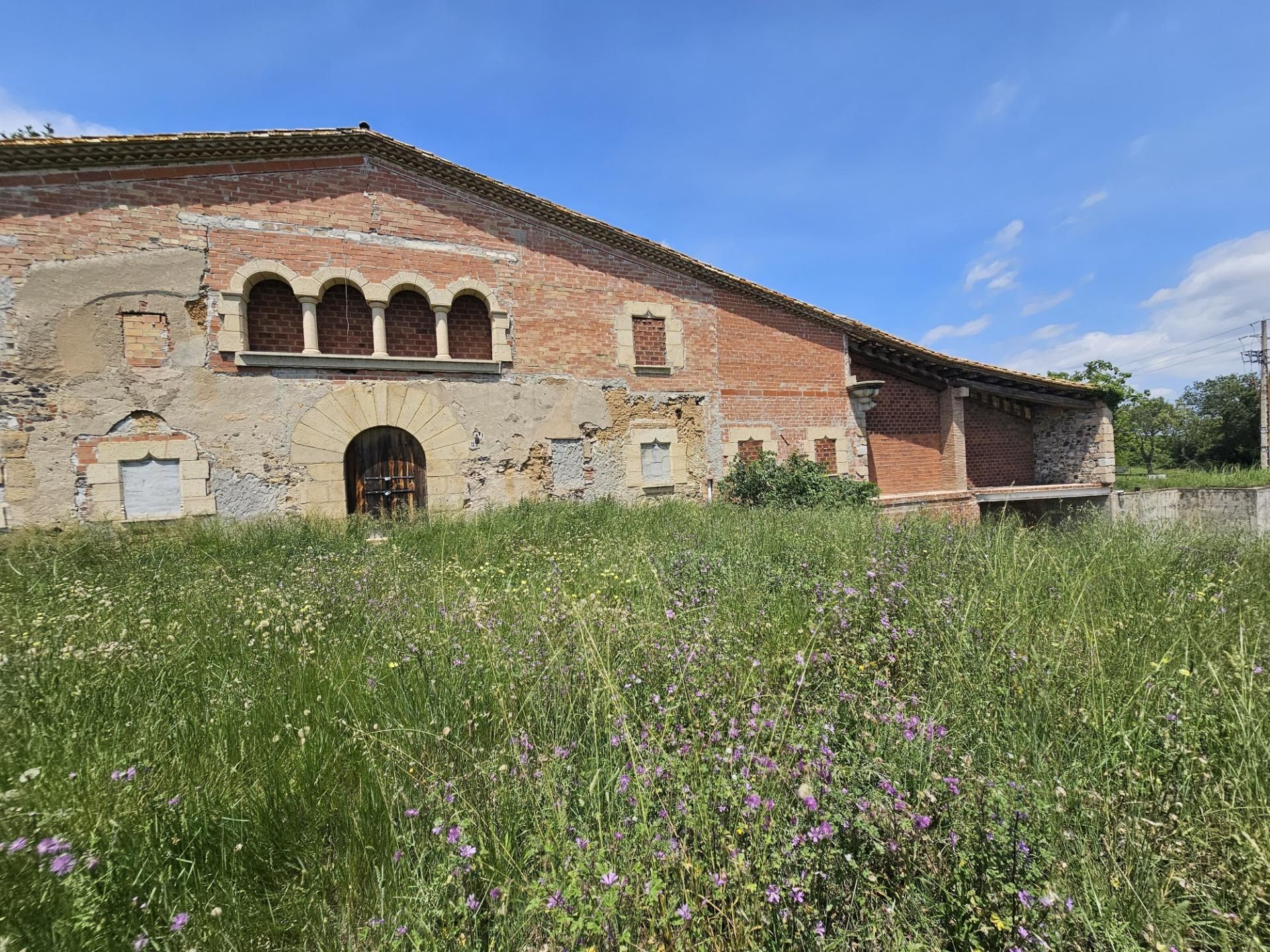 Vista exterior de Finca rústica en venda en Sils amb Jardí privat