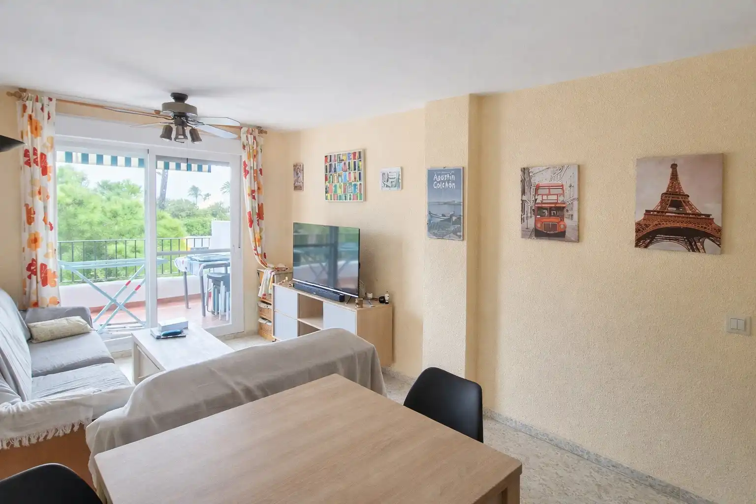 Sala d'estar de Apartament en venda en Chiclana de la Frontera amb Terrassa, Moblat i Forn