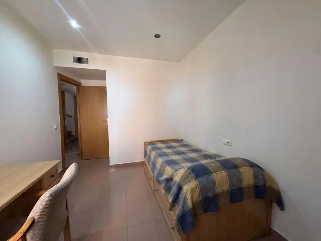 Habitación de Casa adosada en venta en Murcia con Aire acondicionado, Calefacción y Terraza