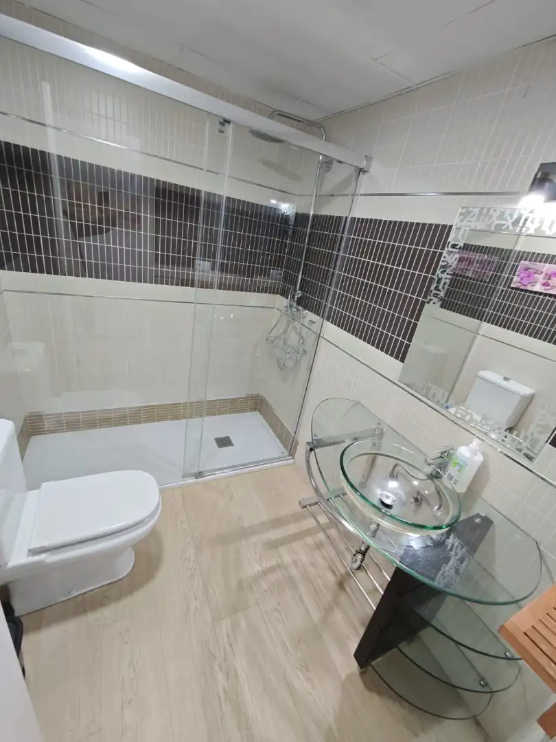 Bathroom of Flat for sale in Málaga  with Air Conditioner, Terrace and Oven