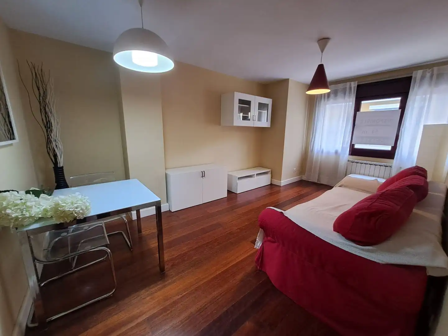 Schlafzimmer von Wohnung zur Miete in Oviedo  mit Möbliert und Balkon