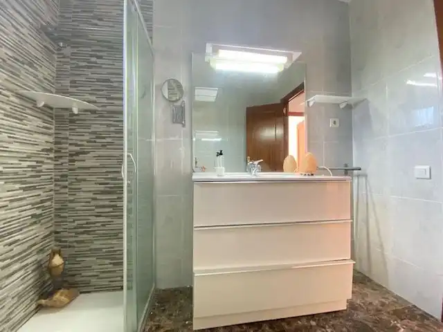 Baño de Casa o chalet en venta en Vallirana con Calefacción, Jardín privado y Terraza