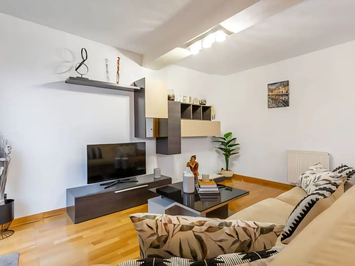 Sala d'estar de Dúplex en venda en Valle de Elorz / Elortzibar amb Calefacció, Terrassa i Traster