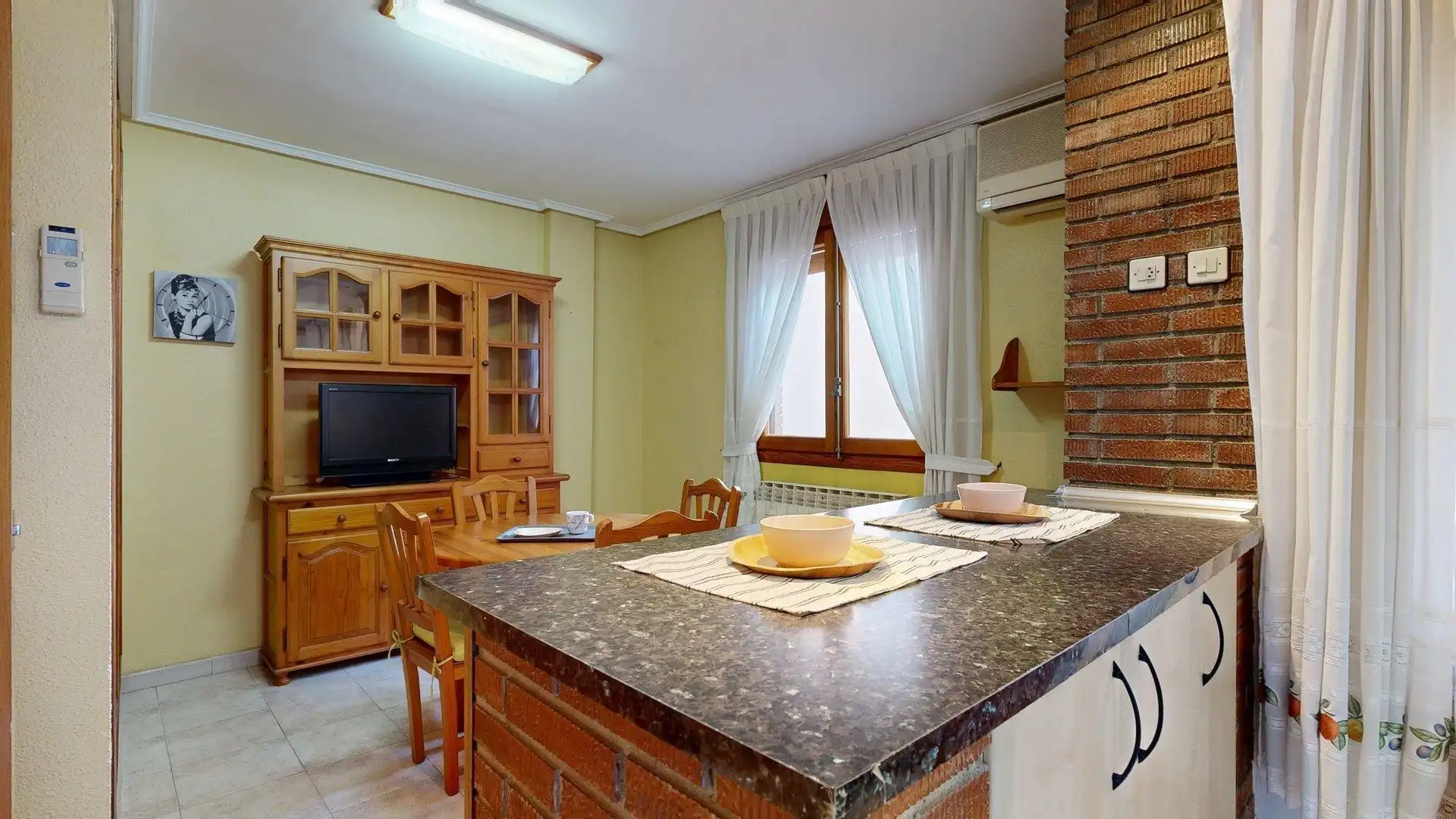 Cuina de Casa o xalet en venda en Zaragoza amb Calefacció, Terrassa i Moblat