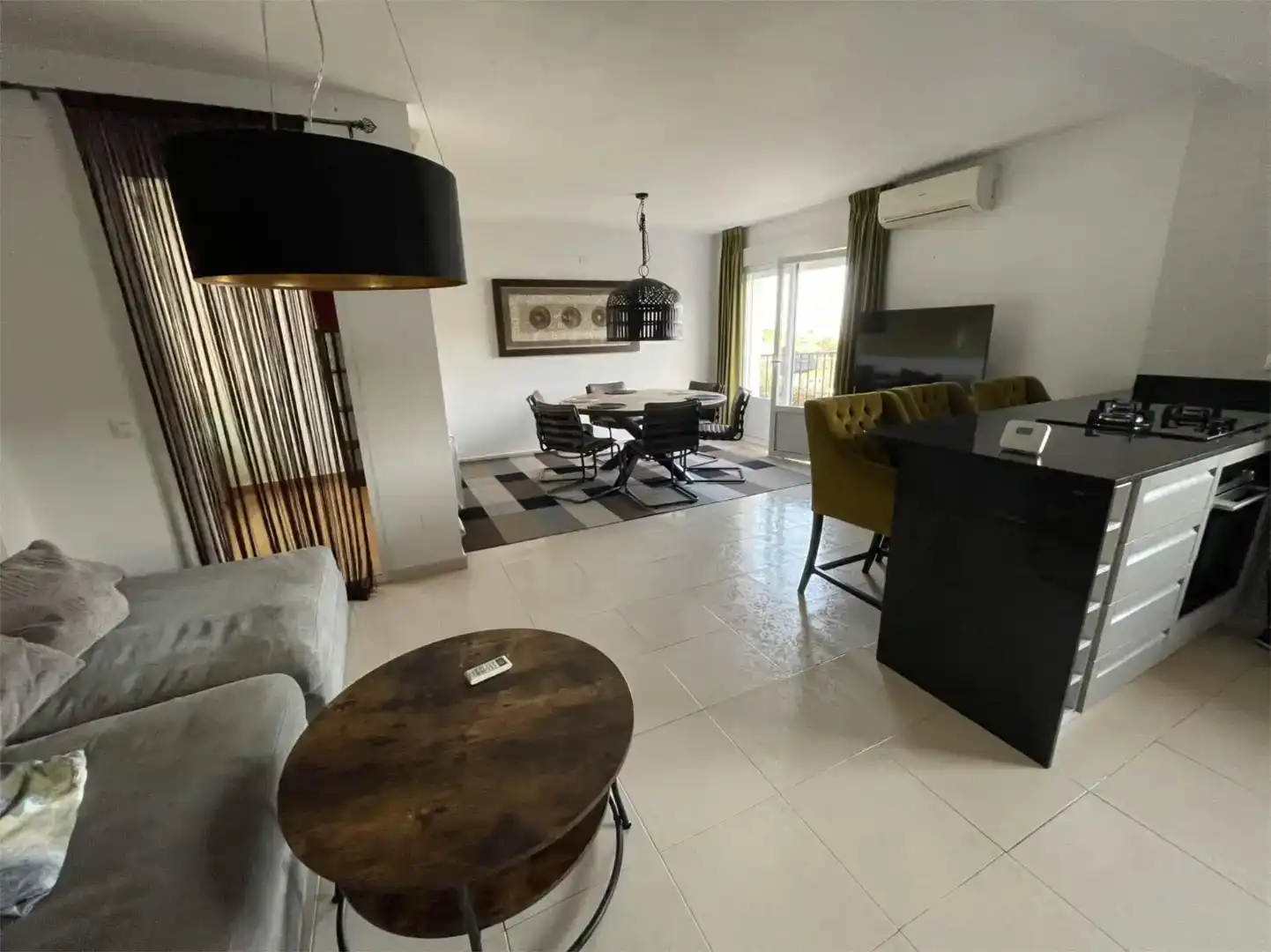 Sala d'estar de Casa adosada en venda en Altea amb Aire condicionat, Jardí privat i Parquet