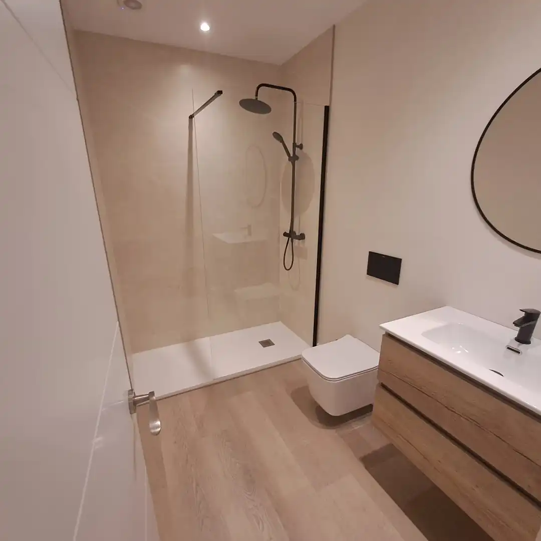 Bany de Pis en venda en  Palma de Mallorca amb Parquet, Terrassa i Balcó