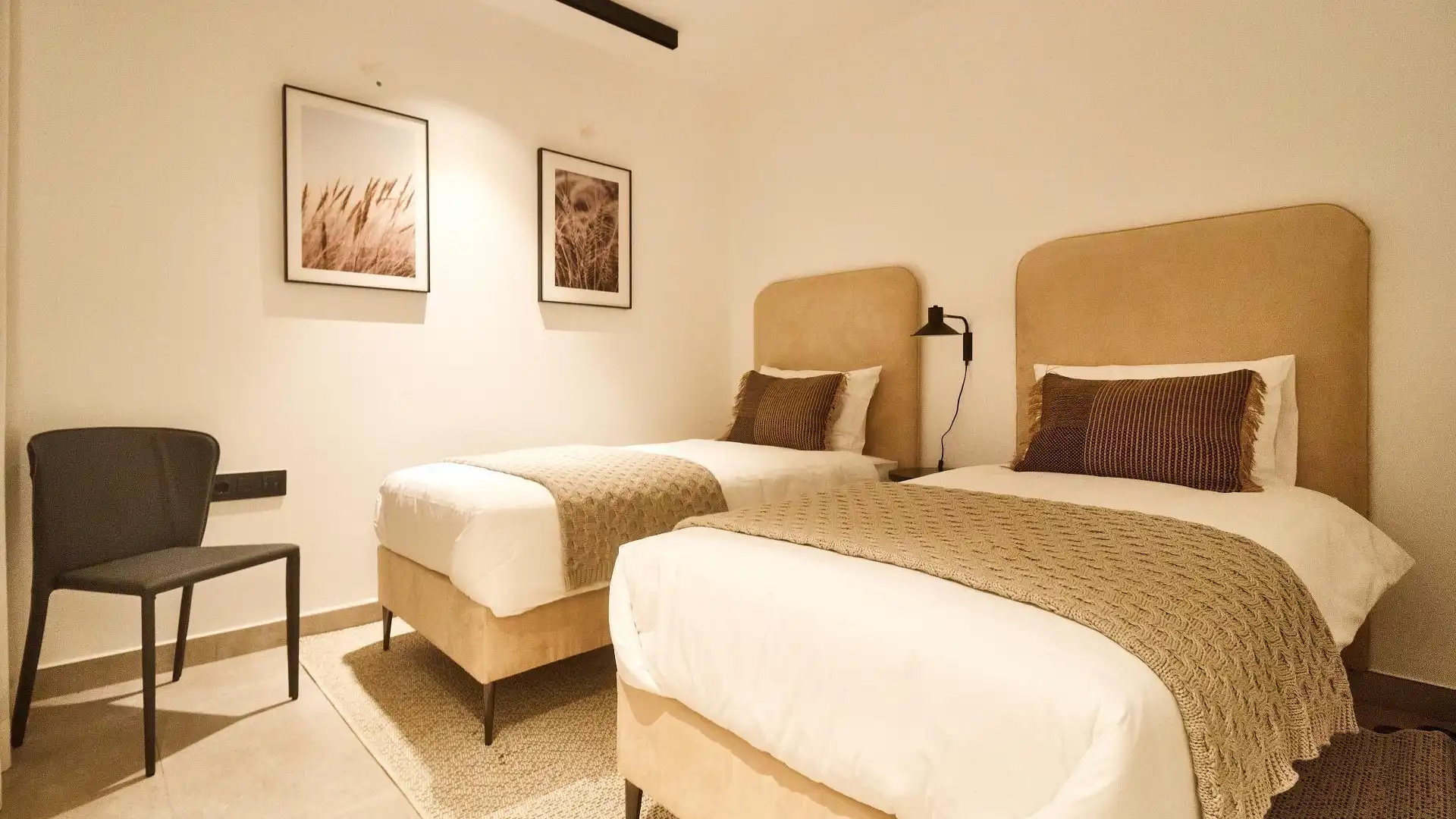 Apartments for sale in Avenida Avenida Condes de San Isidro, 14, Puerto Deportivo