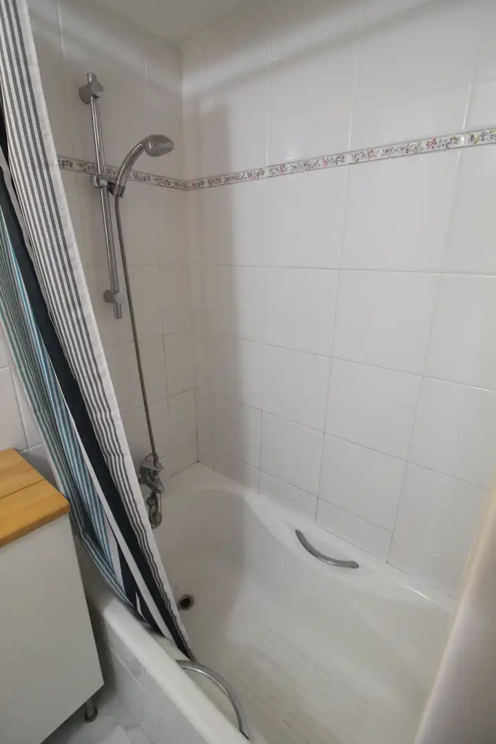 Bany de Pis en venda en Hostalric amb Calefacció, Moblat i Forn