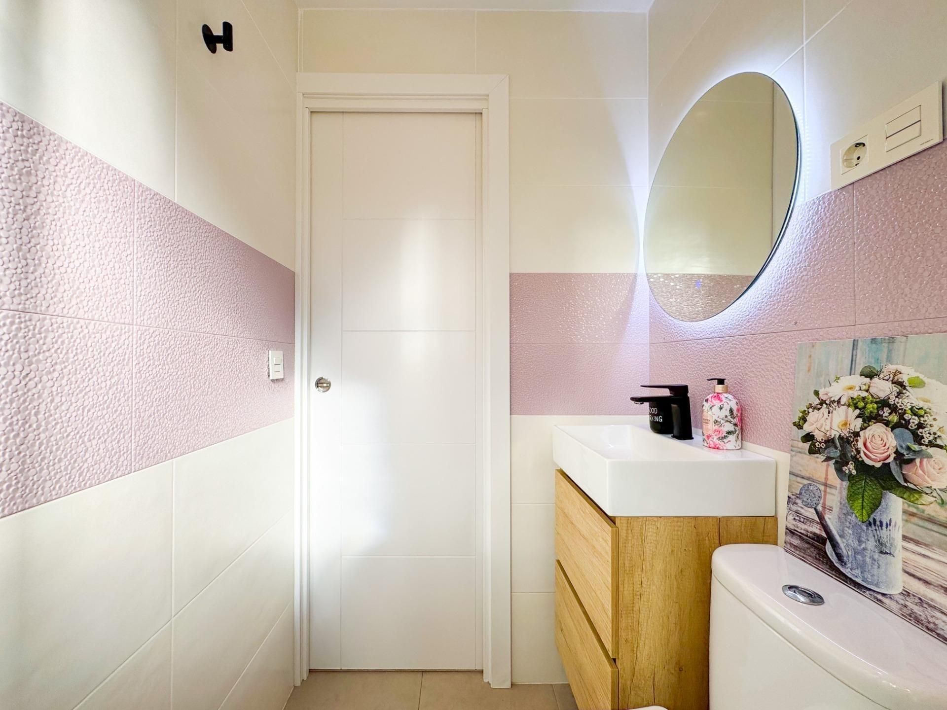 Bathroom of House or chalet for sale in Salou  with Parquet flooring