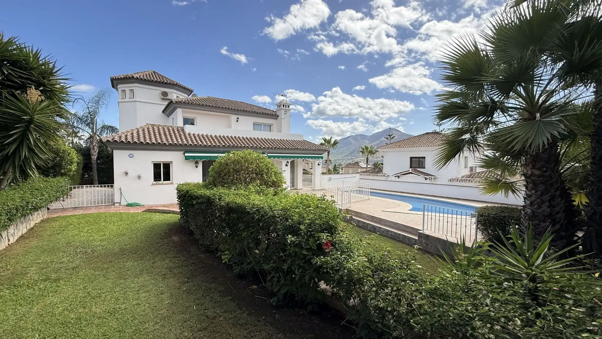 Exterior view of Houses for sale in Coín  with Air Conditioner, Storage room and Swimming Pool