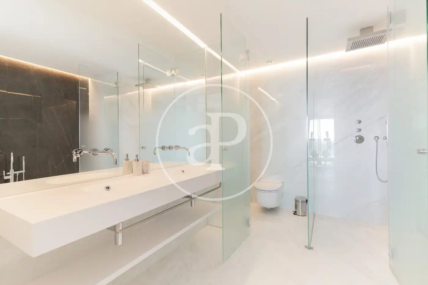 Baño de Piso de alquiler en Barcelona con Aire acondicionado, Calefacción y Terraza