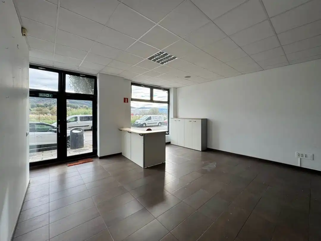 Local comercial de lloguer a Colindres, imagen 2