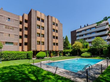 Pis amb piscina en venda a C. de Manuel María Iglesias