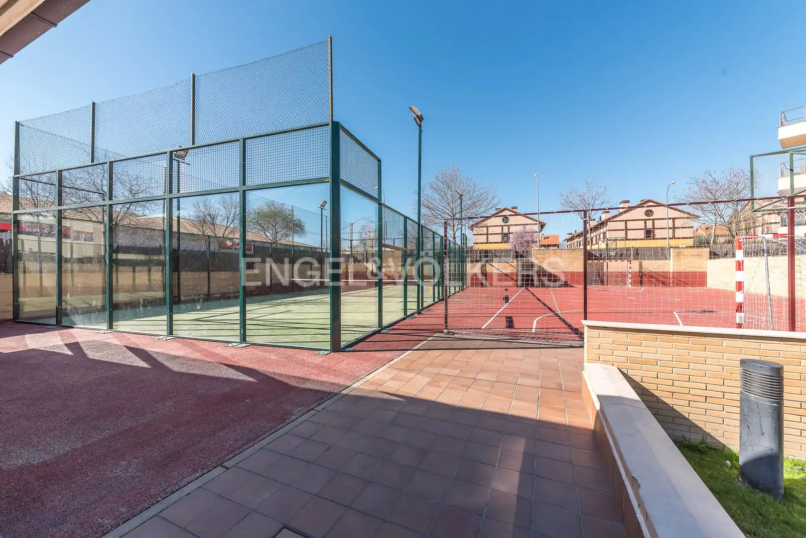 Terrasse von Wohnungen zum Verkauf in Boadilla del Monte mit Klimaanlage, Heizung und Privatgarten
